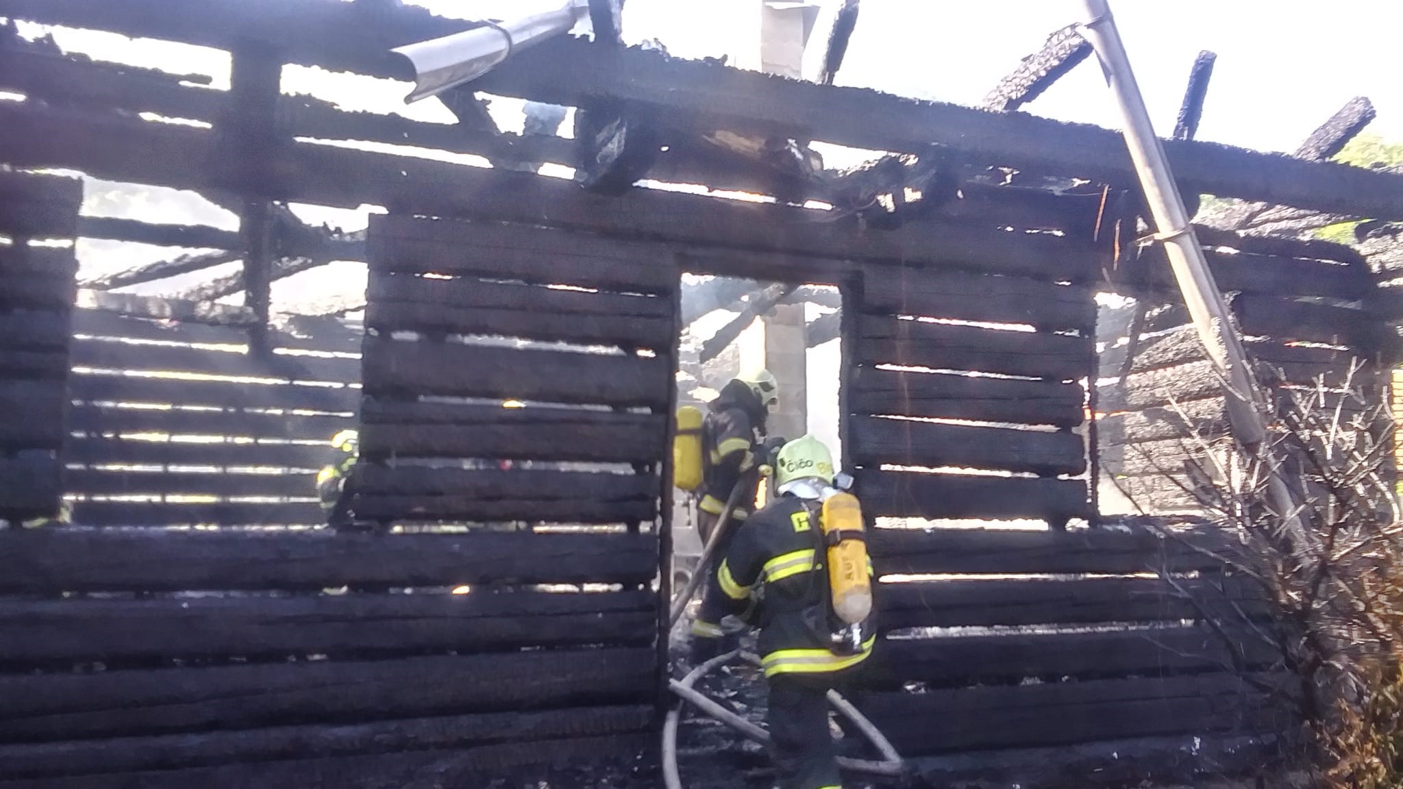 02 - Požiar chatiek vo Svätom Jure, okres Pezinok
